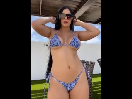 Roxana Ist Hier, Um Zuzusehen, Wie Du Auf Ihrem Bikinikörper Abspritzt 