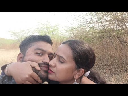 متزوج كافيتا bhabhi يمارس الجنس مع عاشق في الغابة 