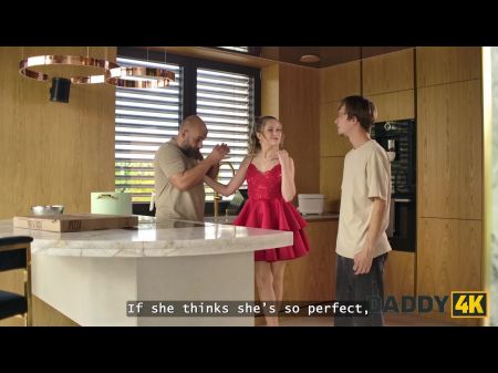 Papa4k. Nuttige Freundin lutscht einen Schwanz und macht dann in einem Raum einen Striptease für einen anderen 