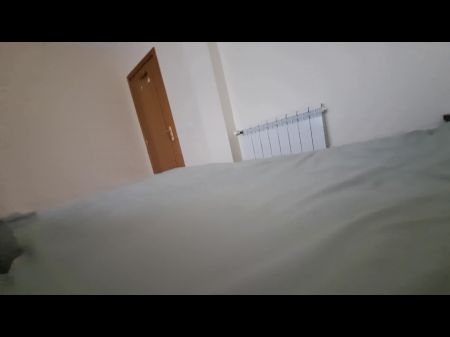 esposa infiel vistiendo traje de mucama sexy folla amigo 