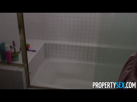 muy linda y pequeña agente de bienes raíces golpea a un potencial comprador de vivienda (video completo) 