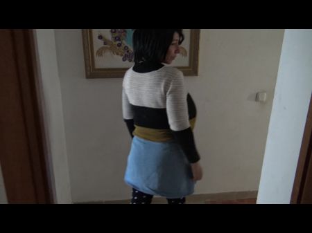 mi hijastro quería ver como me orino en mi coño de embarazada 