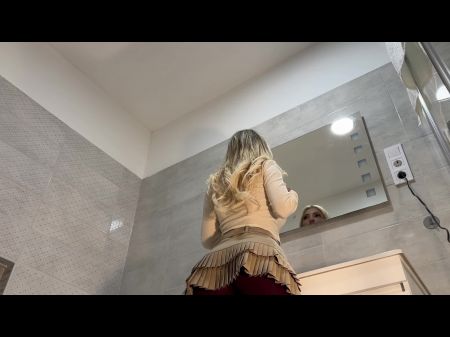caliente apretado coño afeitado chica de grandes tetas viene para el casting se convierte en un rodaje porno para la academia de pantimedias 