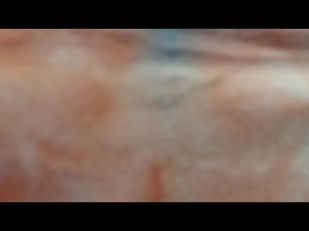 pantalones cortos de yoga calientes y mojados en un supermercado en italia 
