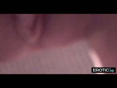 向后猛击妈妈的阴户