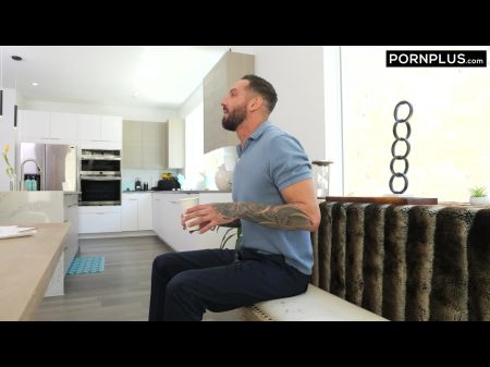العميل المحظوظ يشتري منزلًا يأتي مع كس لاتيني 