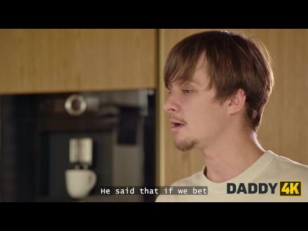 papi4k. una hada cachonda está rompiendo todas las reglas y está jodidamente dura después de chuparle la polla a su novio 