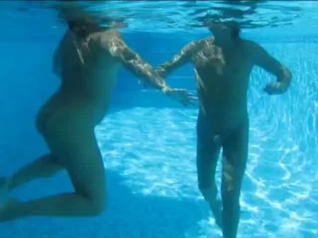 piscina nudista suiza 