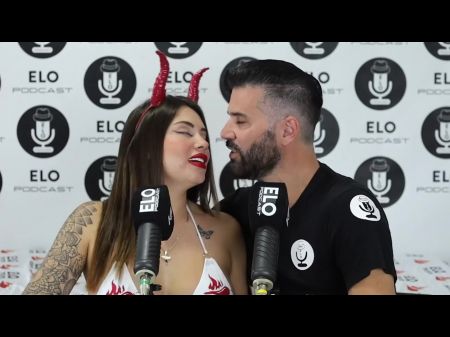 来自阿根廷布宜诺斯艾利斯的 elo 播客的非常热门采访 sara 金发女郎和 elo picante 