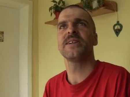 pelirroja alemana puta en medias monta una gran polla 