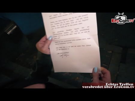 tätowierte reife Frau mit kurzen Haaren für ein Fick-Date abgeholt 