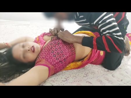 Schöne Desi-Indianerin Bhabhi wird von ihrem Schwager gefickt und mit Hindi-Audio auf den Mund gespritzt 