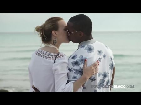 Belle Claire privada recebe anal arado por galo negro 