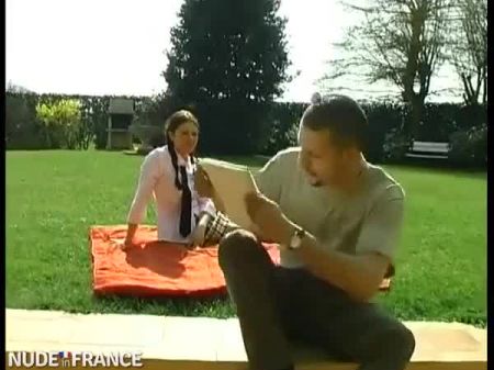 joven tetona en medias anal duro golpeado y facialized al aire libre 