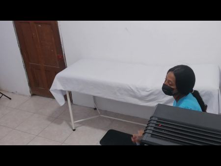 ممرضة إباحية يقومون بإغواء المريض لممارسة الجنس في المستشفى. 