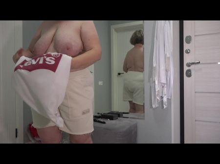 Die Kurvige Milf Kam Mit Einem Analsexspielzeug In Ihrem Großen Arsch Nach Hause. Analvergnügen Den Ganzen Tag. Pfote Und Haarige Muschi. 
