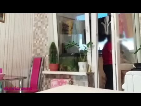 丈夫去洗澡，妻子和朋友性交肛门 