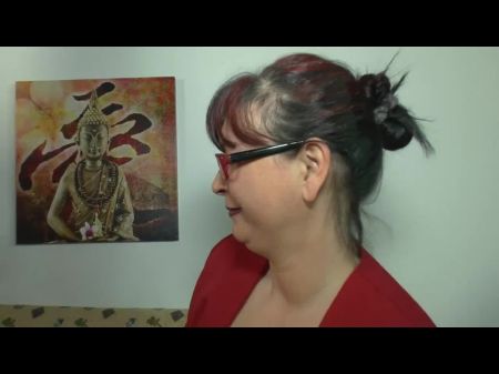 Zwei Sexy Milfs Denken Darüber Nach, Sich Durch Teilen Zu Befriedigen 