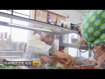 当大学女生爵士射精时，斯科特用她甜美的阴户向他炫耀，斯科特得到了巨大的刺激大公鸡 