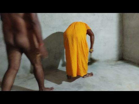 Nighty Hardcore Saali Jhadu Mar Rhi Thi Aur Maine Pakad Ke Jor Se Choda