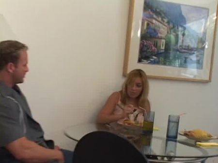 سكانك الآسيوية ركوب ديك الأبيض مسمار العضلات ثم يحصل على jizzed 