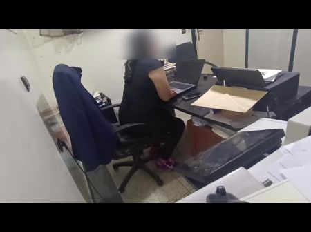 I Ordered A Home Delivery Service At My Work Office , And The Delivery Fellow Grasped Me So Strong That My Desk Bankrupt
