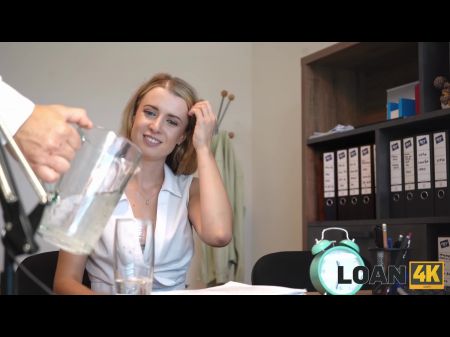 Darlehen4k. Heiße Blondine reitet im Büro auf einem riesigen Schwanz und betrügt ihren Mann 