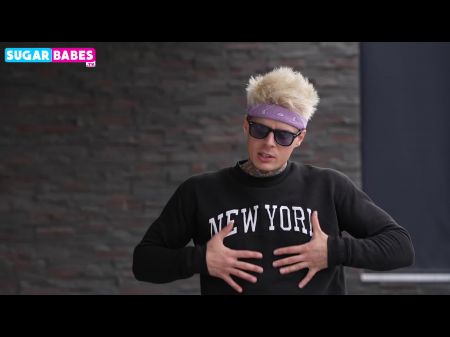 ديانا جابروفسكا ومعلمة اليوغا اليونانية 