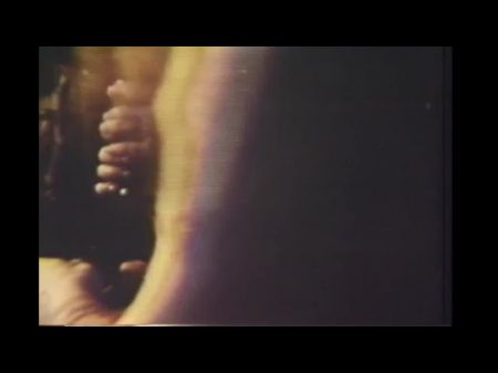 الهيبيين مع كس مشعر يتنقلون مارس الجنس في المنزل 