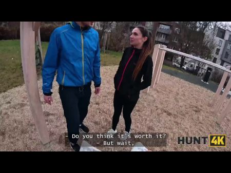 Hunt4k。她撕破紧身裤，在男友面前吸吮陌生人的鸡巴，换取新的美丽