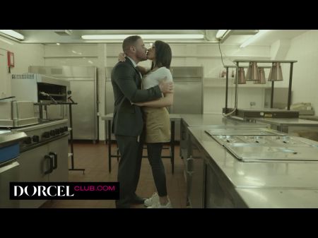 heißer Sex in der Küche mit Lola Bellucci 
