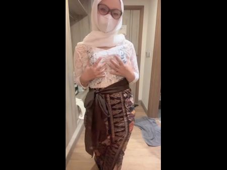White Kebaya Massive Booty