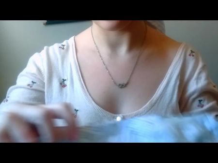 Einfach ein süßes Mädchen. Beim Auspacken meiner ersten Dessous in meinem Leben spreche ich damals kaum Englisch, aber ich hoffe, du spürst die Aufregung 