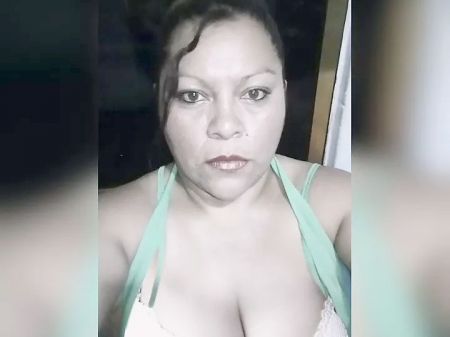 Madura Puta Mexicana Hablando Con Su Amiga Por Whatsapp