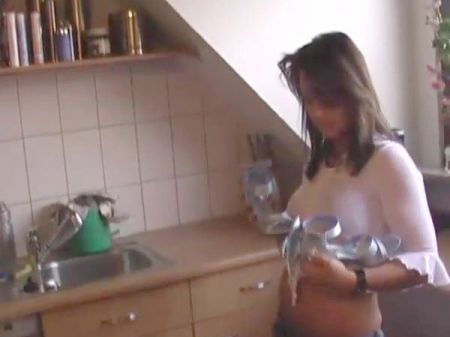 Ferkel Lutscht Sein Sperma Von Den High Stilettos