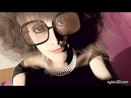 Marilyn Gets Strewn On Her Face