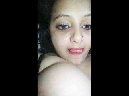 Indian Chick Sexy Titties