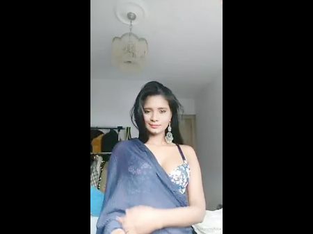 Indian Lady In A Saree Does Bare Porn And Displays Cupcakes