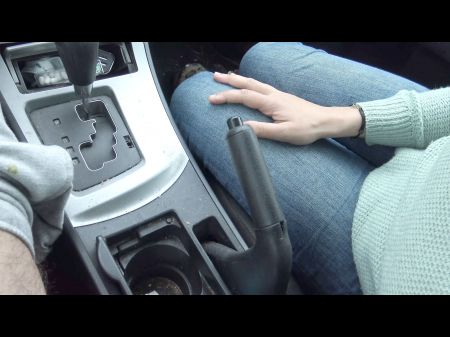 une fille algerienne a des relations sexuelles avec un homme plus age dans sa voiture dans une banlieue de marseille