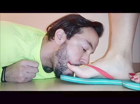 Katia & Michelle - Sub Eats Sweat-soaked Roll Flops