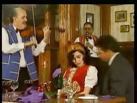 Regina Sipos - Partie De Baise Au Restaurant