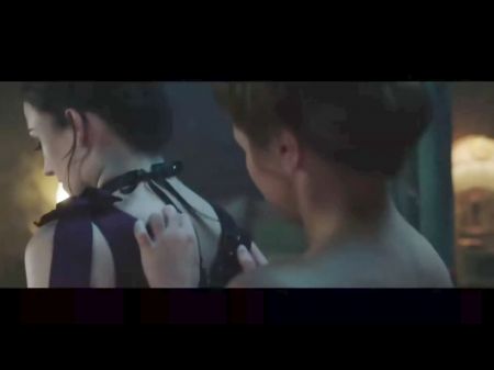 Elise Bauman And Natasha Negovanlis In Carmilla (2017)