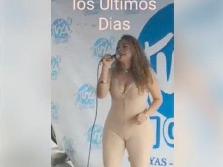 Se Le Repitan Los Labios De La Labia