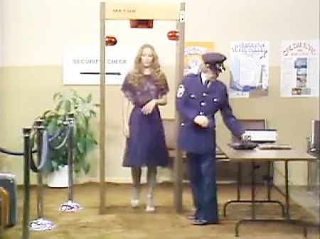 Bizarre Canada , Security Airport