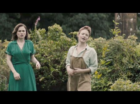 Anna Paquin And Holliday Grainger - 