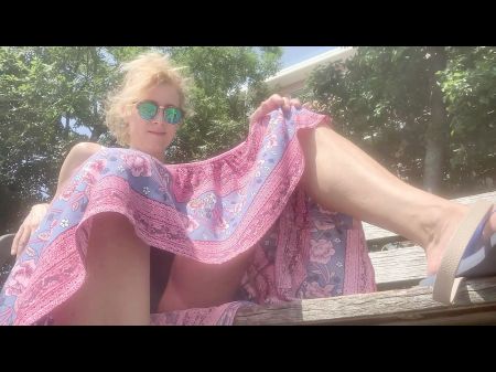 Dark Panties Exhib In Lengthy Microskirt