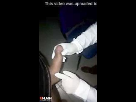 Dickflash Doll Doctor , Doctora Revisando Pene