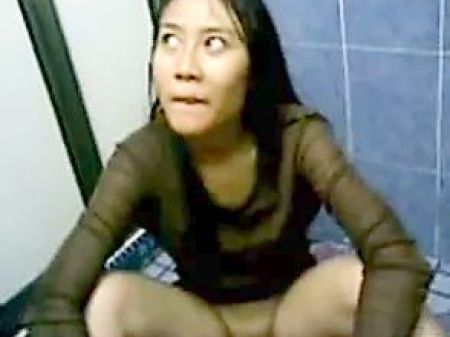 Malay - Maen Dalam Tandas