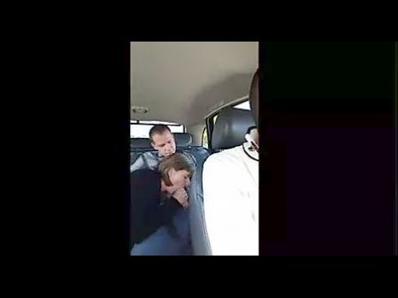 Elle Suce Dans La Voiture