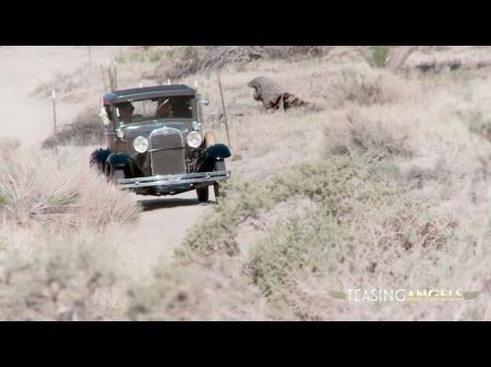 Sharing Strong Spunk-pumps Makes These Ladies Happier Than Anything Else